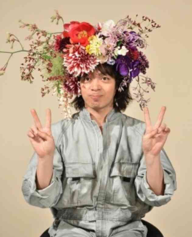 花や動物と一緒に写ってる芸能人写真