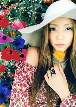 花や動物と一緒に写ってる芸能人写真