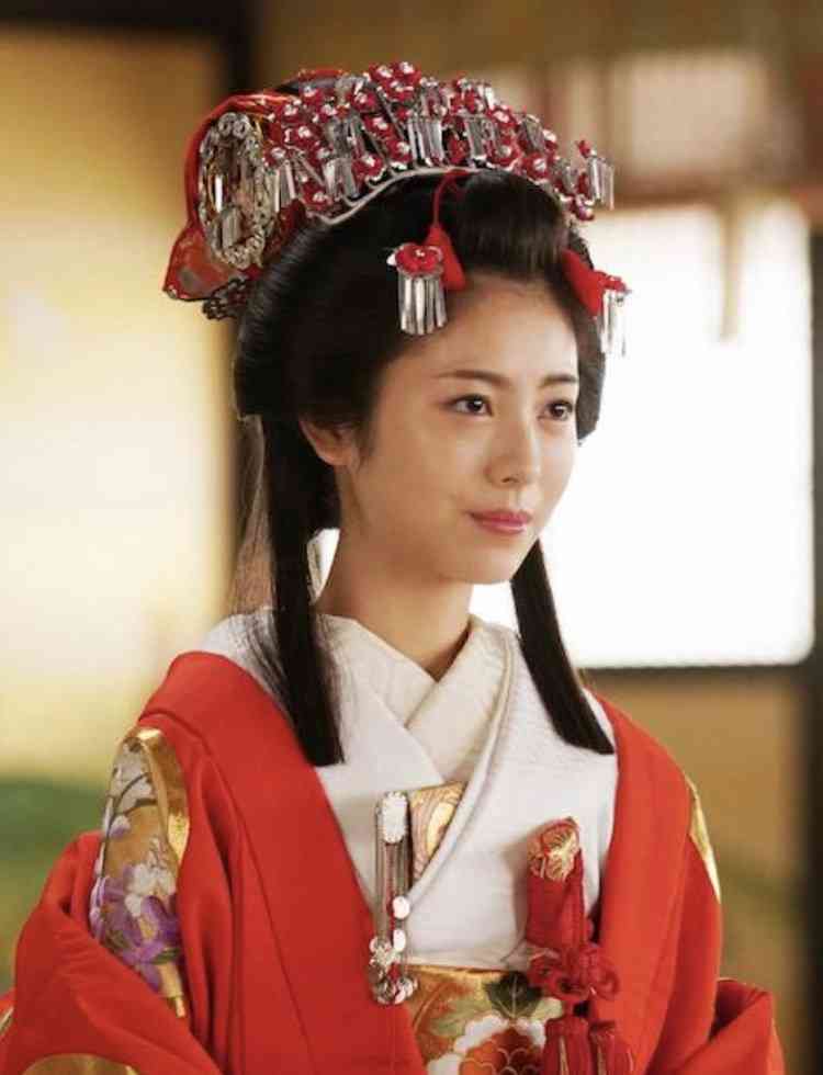 浜辺美波“清楚”一転「ギャル美波ですね！」