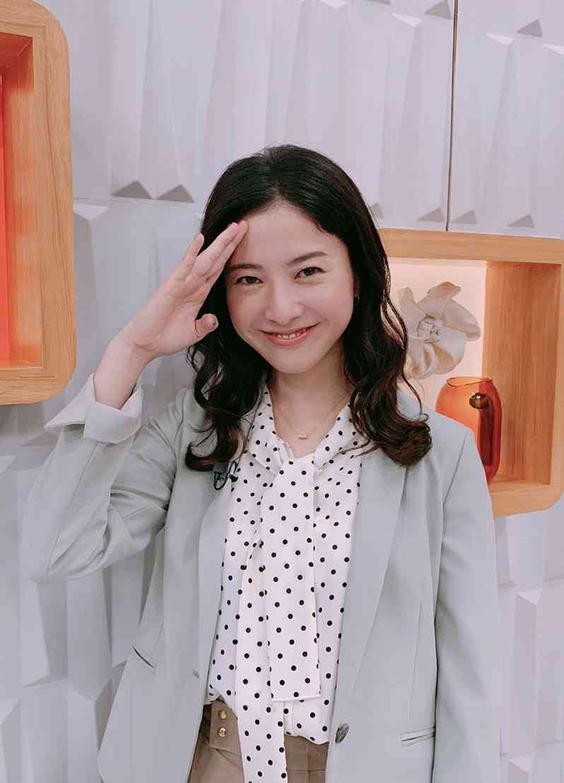 吉高由里子、31歳バースデーを自撮りで報告「早すぎじゃない?」
