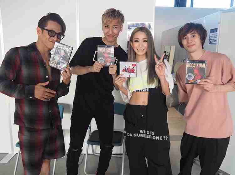 倖田來未、美腹筋＆くびれ際立つステージ写真に反響「ボディー憧れる」「スタイル良すぎ」