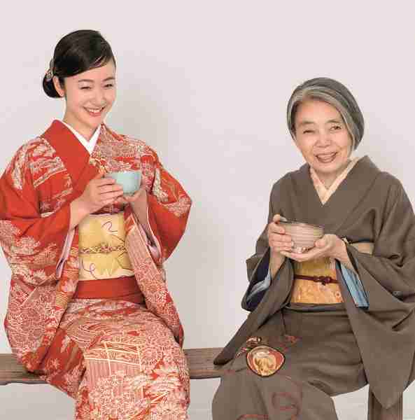 黒木華が役柄と同じもじゃもじゃの天然パーマヘアで登壇