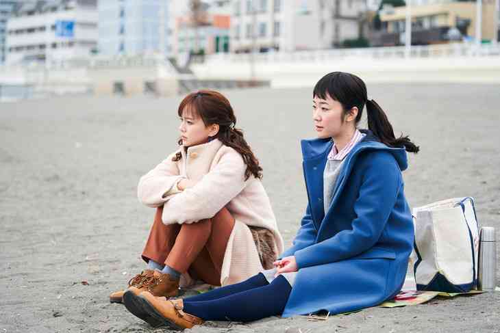 黒木華が役柄と同じもじゃもじゃの天然パーマヘアで登壇