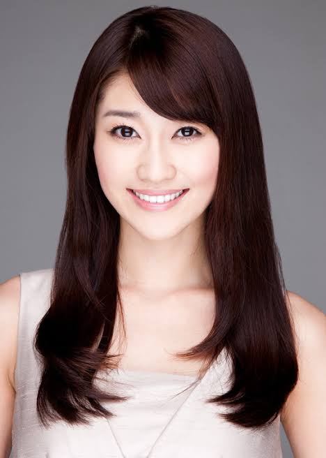 黒木華が役柄と同じもじゃもじゃの天然パーマヘアで登壇