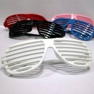 イラストレーター描く”痴漢”の事例一覧に反響「触るだけじゃないのか…」