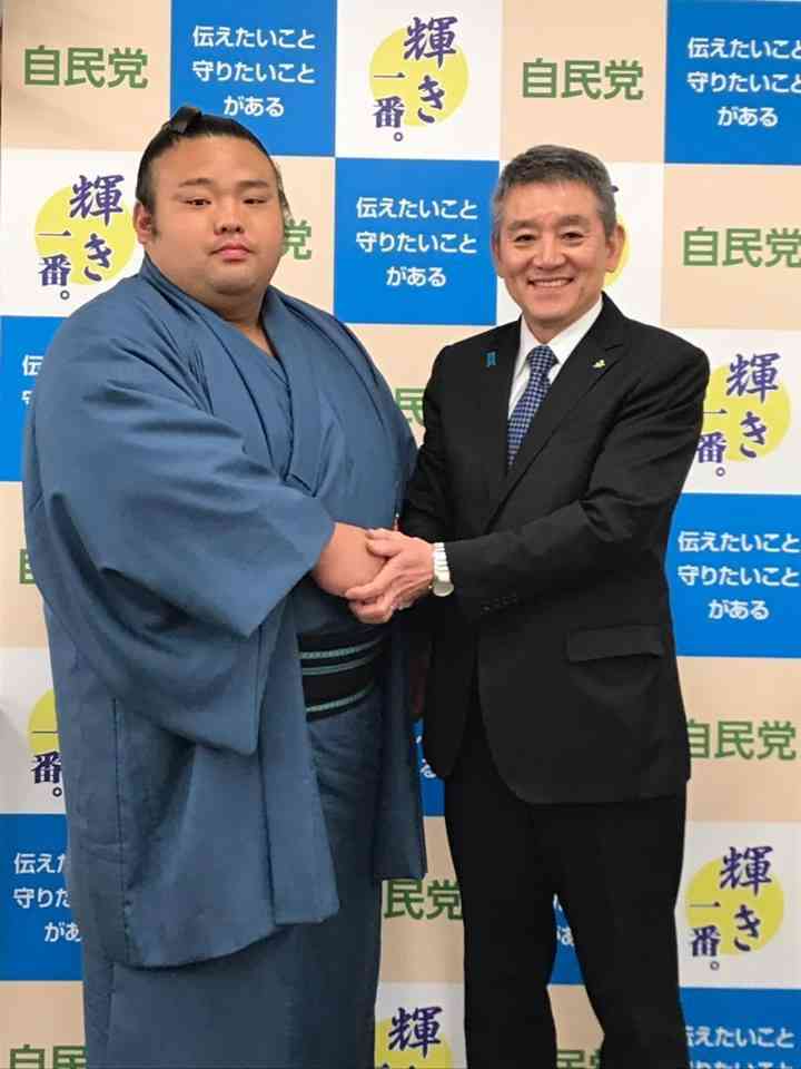 「貴景勝」ご祝儀めぐる騒動　“息子の金だから”親が2700万円持ち帰り、関係者ア然
