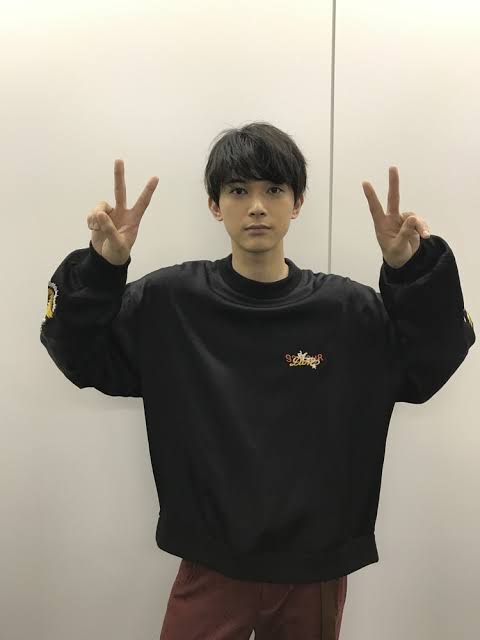 吉沢亮、オフ感たっぷり髭ショットが話題 愛希れいかインスタに登場