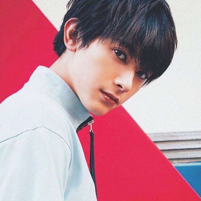 吉沢亮、オフ感たっぷり髭ショットが話題 愛希れいかインスタに登場