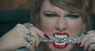 テイラー・スウィフトとジャスティン・ビーバーがネットで対立、過去の音源巡り