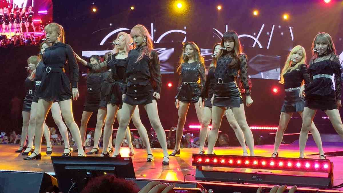 休業中の『HKT48』宮脇咲良に「もう誰かわからない」の声