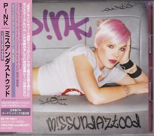 浜崎あゆみ、あの歌姫2人に寄せすぎていると批判殺到「髪型もメイクもパクリ」「これは意識しすぎ」