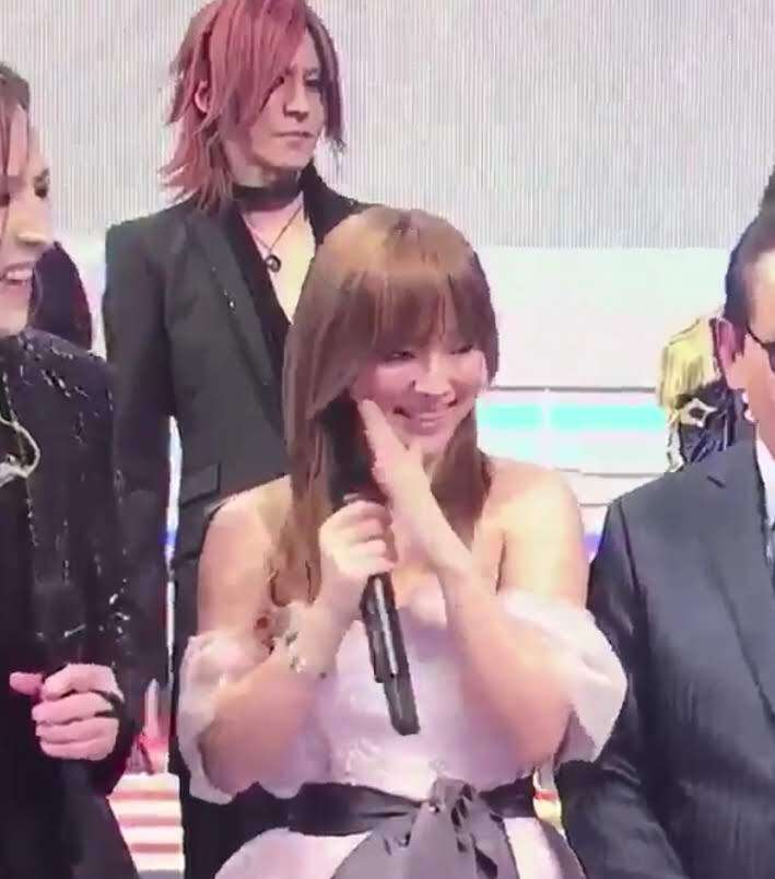 浜崎あゆみ、あの歌姫2人に寄せすぎていると批判殺到「髪型もメイクもパクリ」「これは意識しすぎ」