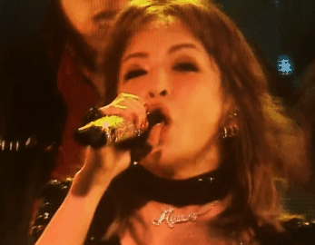 浜崎あゆみ、あの歌姫2人に寄せすぎていると批判殺到「髪型もメイクもパクリ」「これは意識しすぎ」