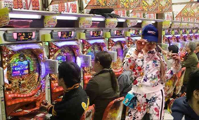 浜崎あゆみ、あの歌姫2人に寄せすぎていると批判殺到「髪型もメイクもパクリ」「これは意識しすぎ」