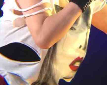 浜崎あゆみ、あの歌姫2人に寄せすぎていると批判殺到「髪型もメイクもパクリ」「これは意識しすぎ」