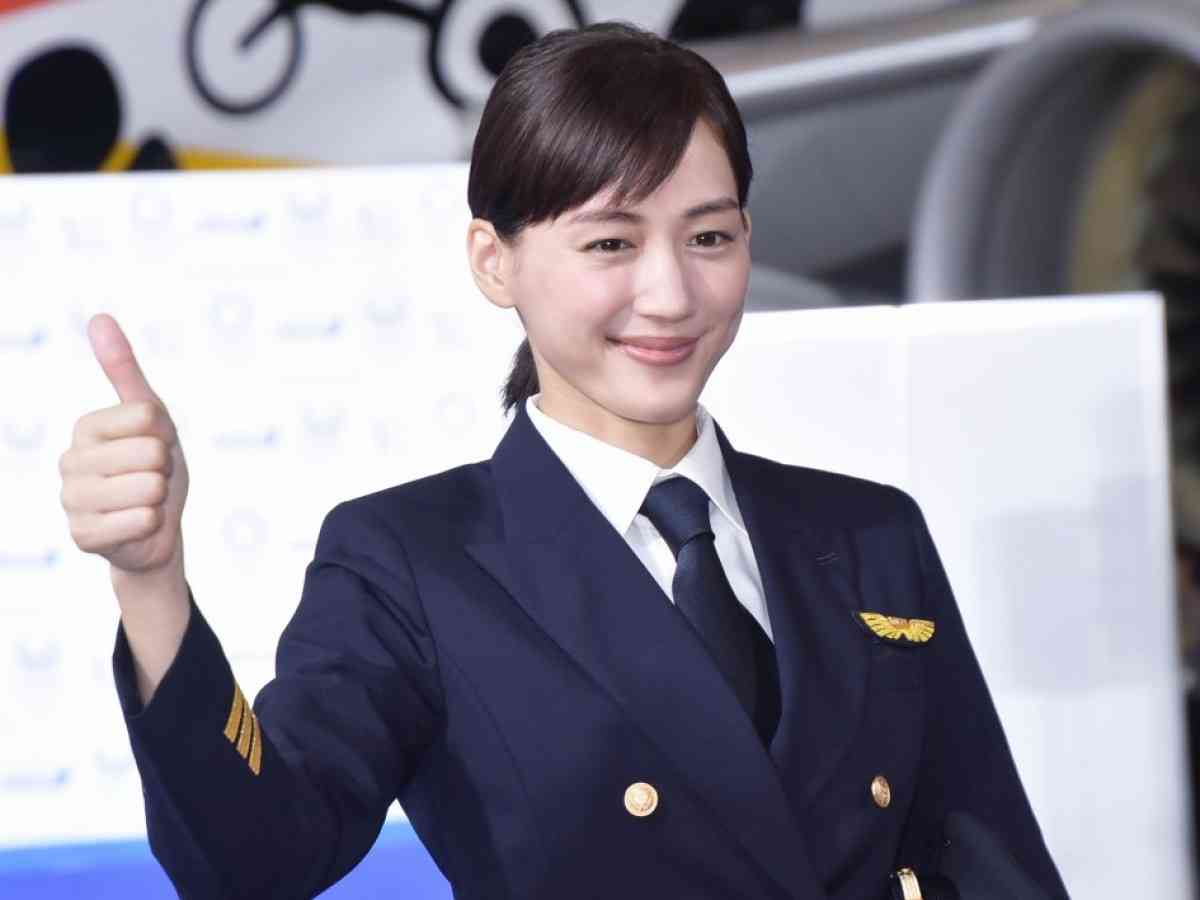 綾瀬はるか、五輪1年前イベントにパイロット制服姿で登場「ドキドキします」