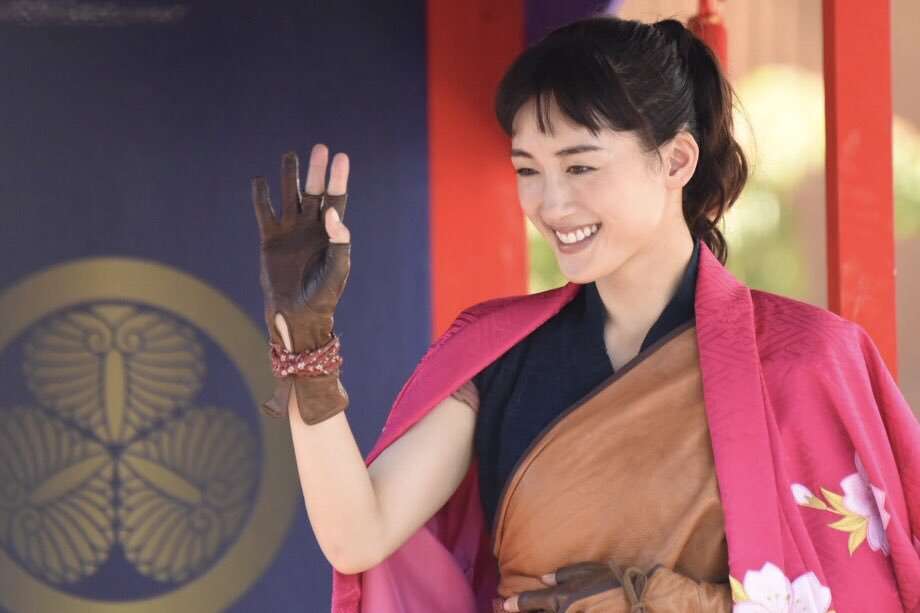 綾瀬はるか、五輪1年前イベントにパイロット制服姿で登場「ドキドキします」