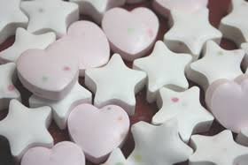 ラムネ菓子好きな人～！