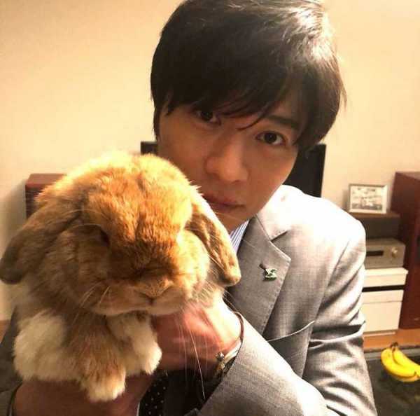 美形か美形でないか見る人によって意見が分かれそうな有名人