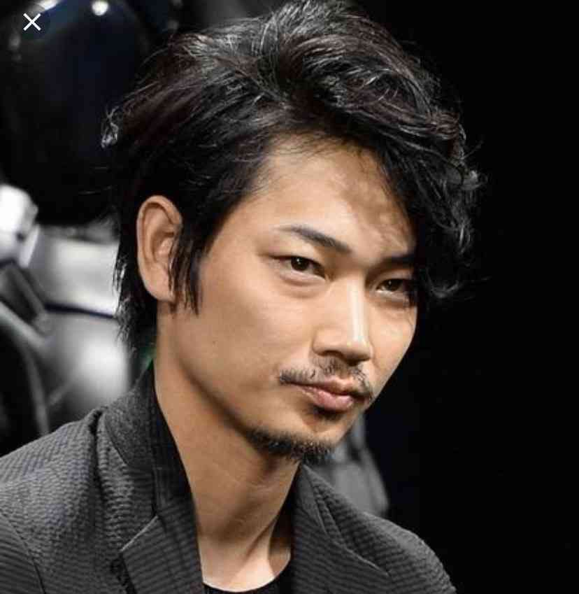 美形か美形でないか見る人によって意見が分かれそうな有名人