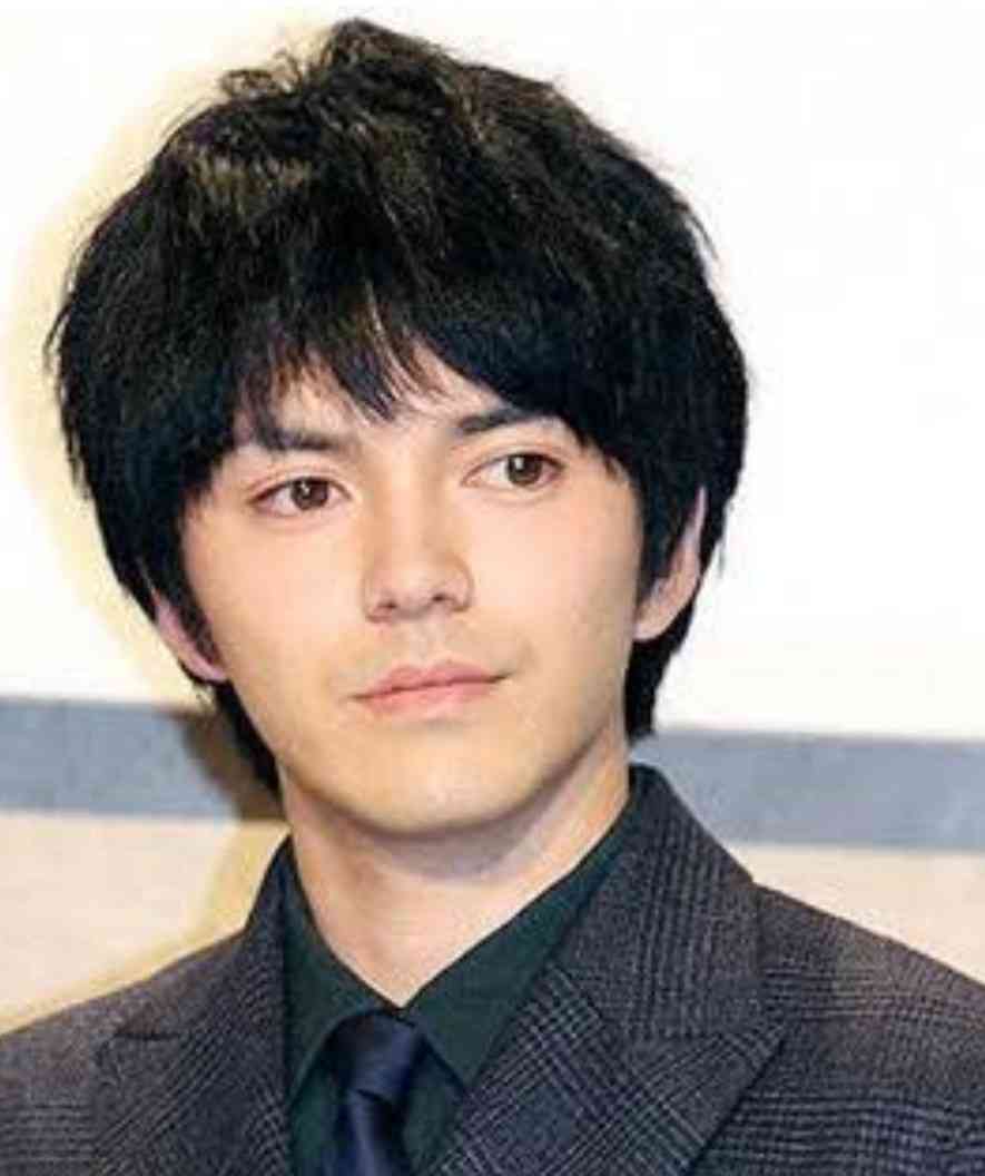 美形か美形でないか見る人によって意見が分かれそうな有名人