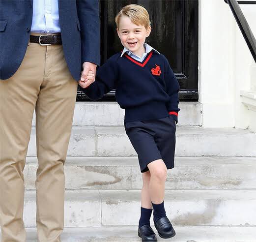 ジョージ英王子が6歳に、イングランド代表のユニフォーム姿公開