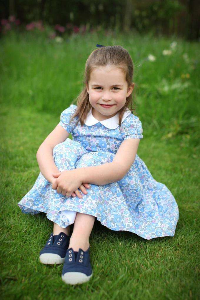 ジョージ英王子が6歳に、イングランド代表のユニフォーム姿公開