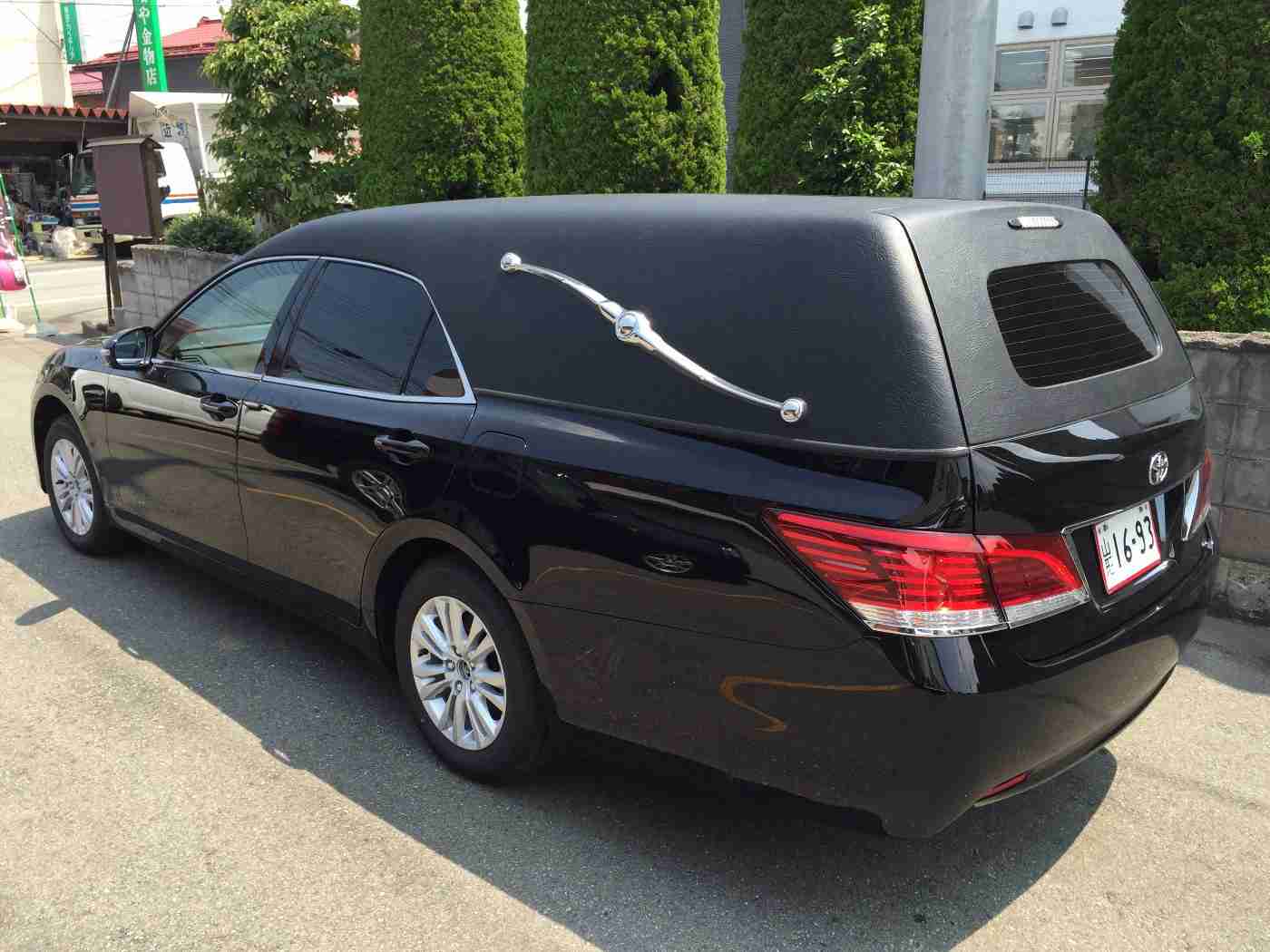 街中で宮型霊柩車を見なくなった理由が話題に