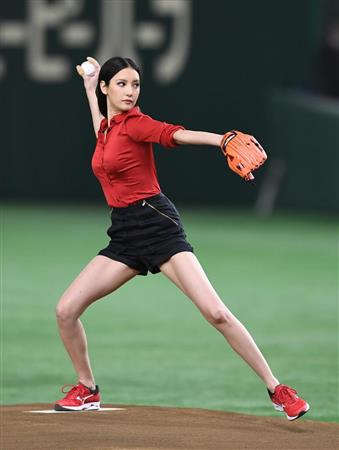 菜々緒、“巨乳の実写化”に挑戦「ちゃんと巨乳です」