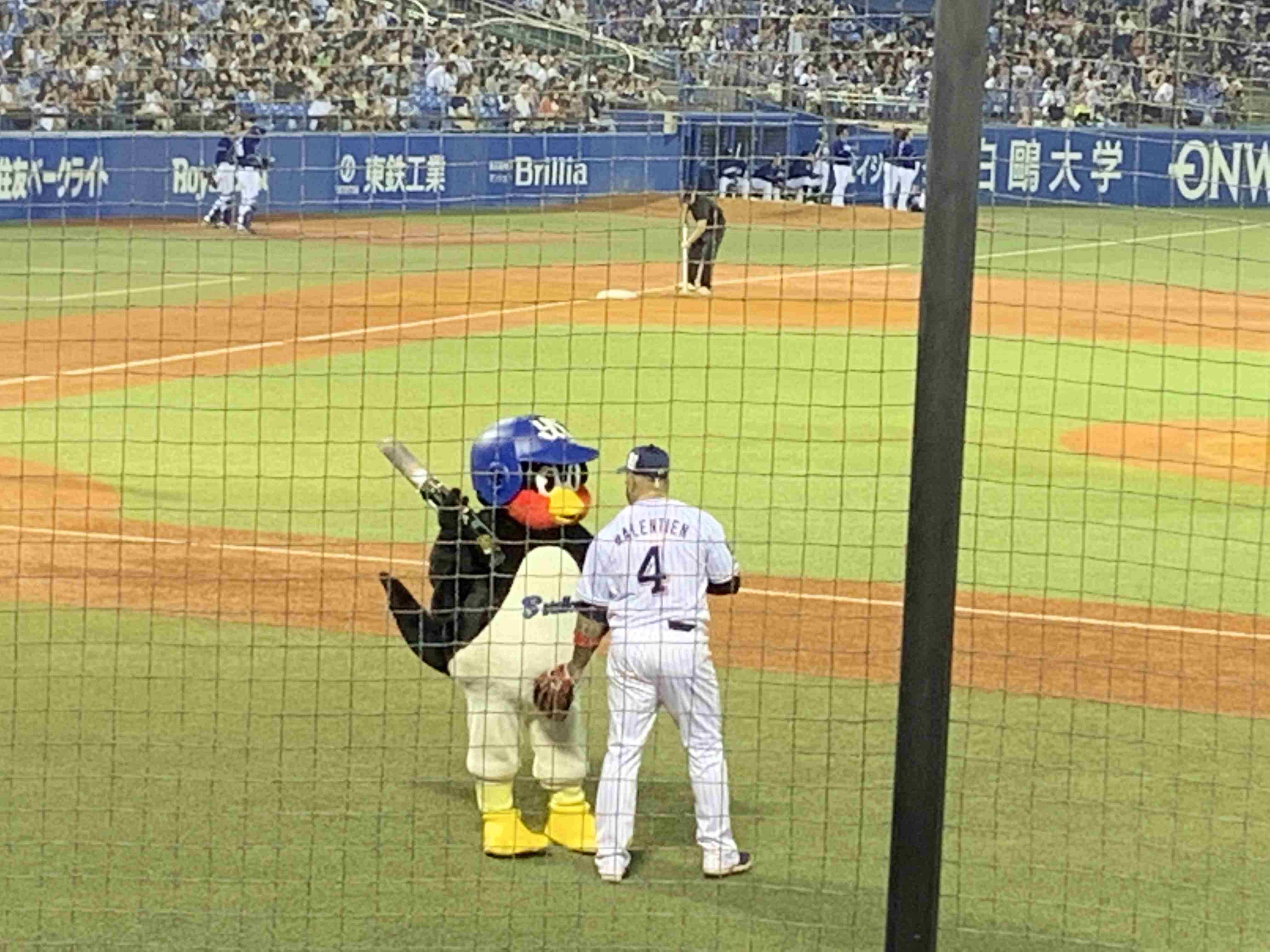 つば九郎とドアラを交互に貼り、時々 他球団マスコットが貼られるトピ
