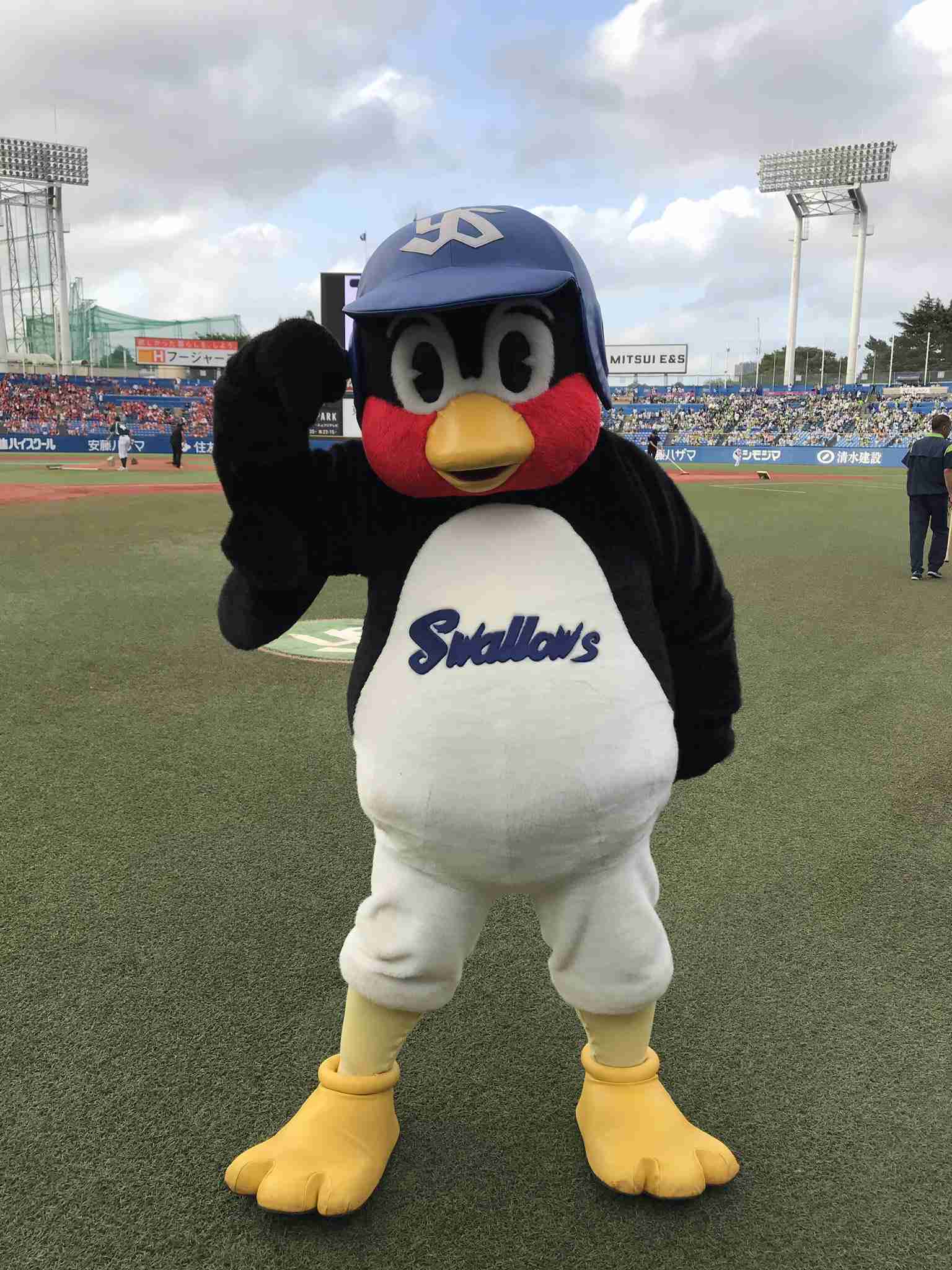 つば九郎とドアラを交互に貼り、時々 他球団マスコットが貼られるトピ