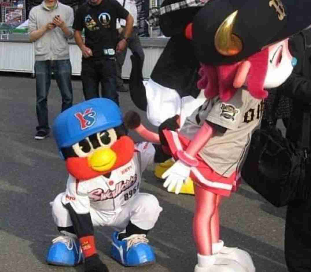 つば九郎とドアラを交互に貼り、時々 他球団マスコットが貼られるトピ