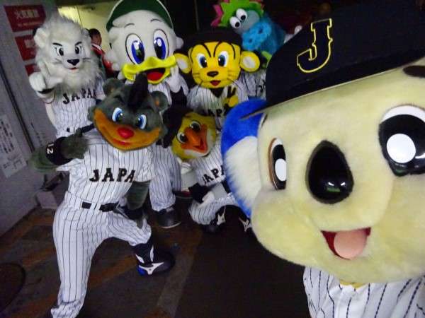 つば九郎とドアラを交互に貼り、時々 他球団マスコットが貼られるトピ