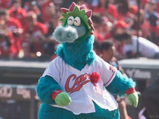 つば九郎とドアラを交互に貼り、時々 他球団マスコットが貼られるトピ
