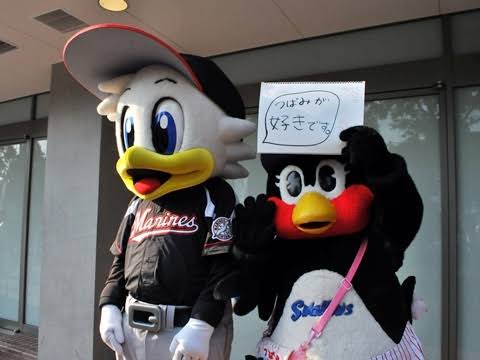 つば九郎とドアラを交互に貼り、時々 他球団マスコットが貼られるトピ