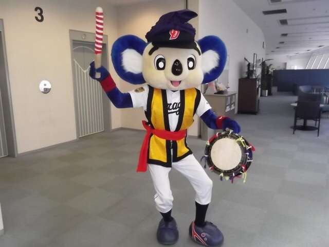 つば九郎とドアラを交互に貼り、時々 他球団マスコットが貼られるトピ