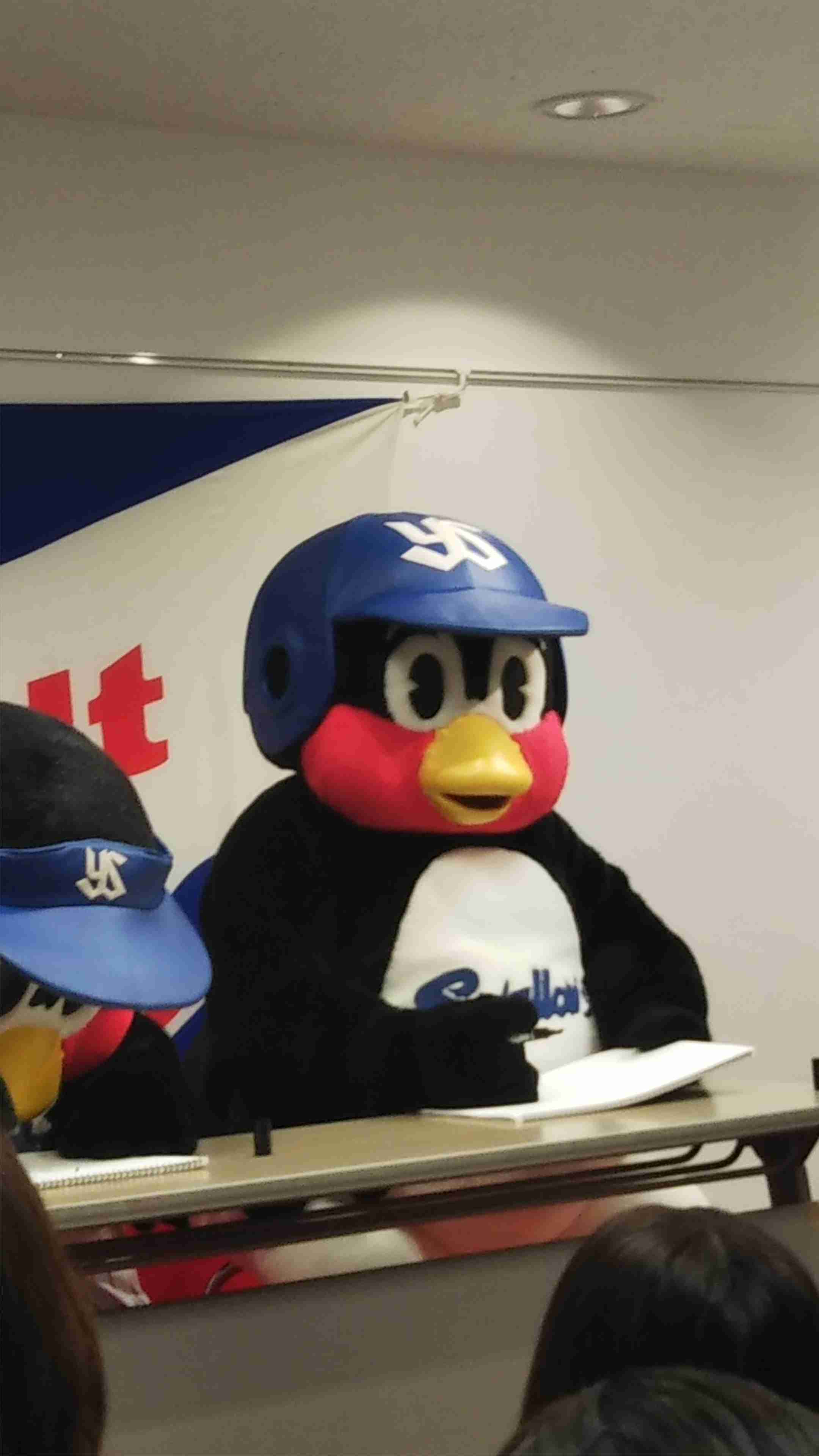 つば九郎とドアラを交互に貼り、時々 他球団マスコットが貼られるトピ