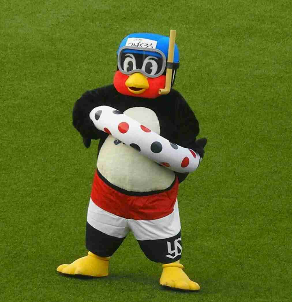つば九郎とドアラを交互に貼り、時々 他球団マスコットが貼られるトピ