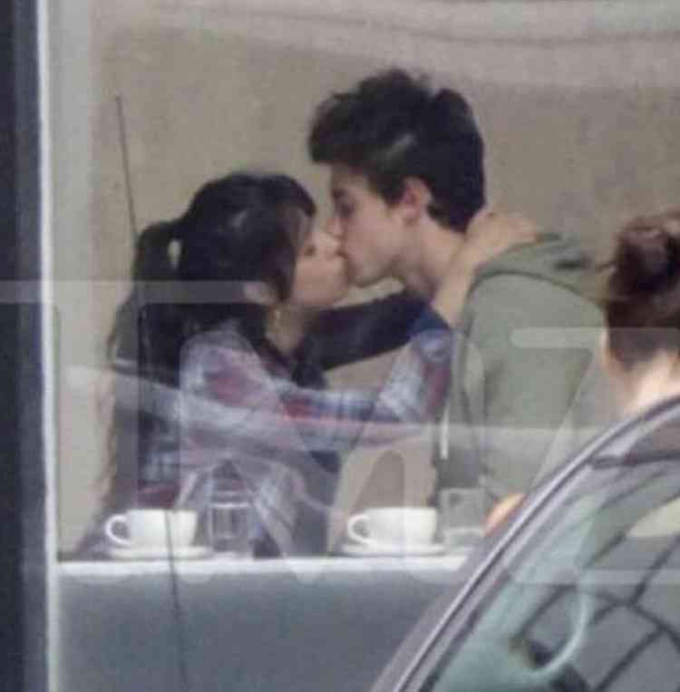 ショーン・メンデス&カミラ・カベロに交際説再び 手を繋ぎショーンの自宅へ