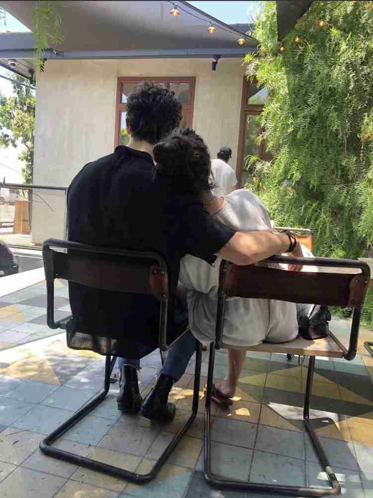 ショーン・メンデス&カミラ・カベロに交際説再び 手を繋ぎショーンの自宅へ