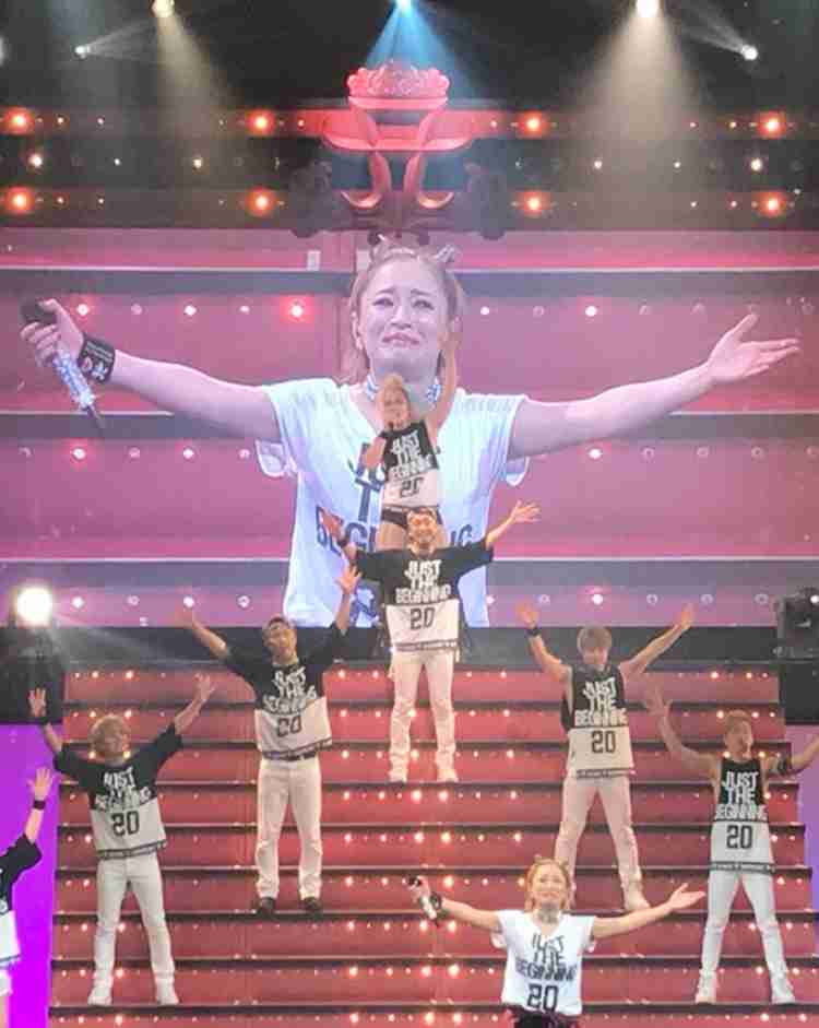 浜崎あゆみ、ハワイでの美脚ショット公開に「何しても可愛い」「マックが高級に見える」