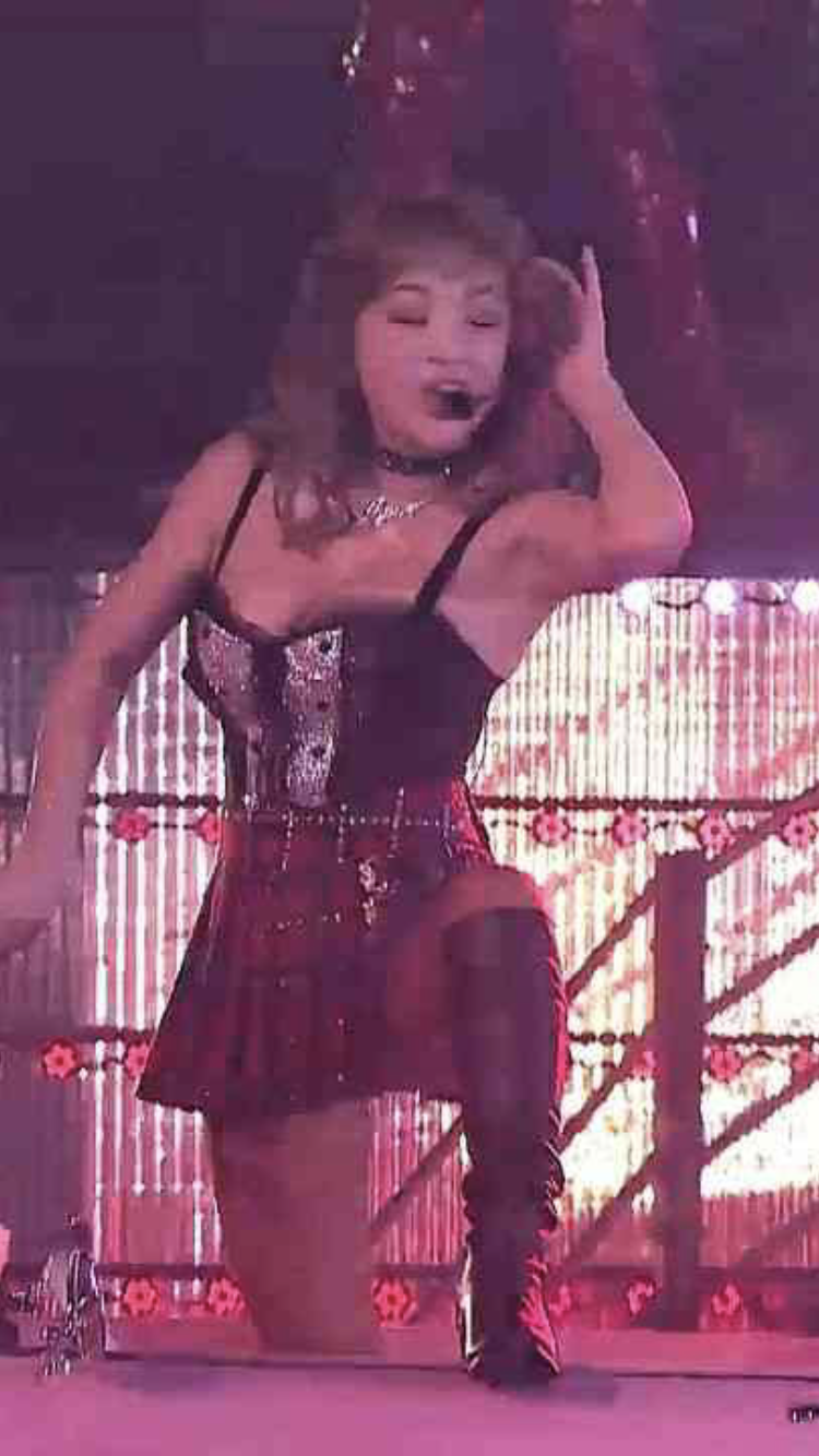 浜崎あゆみ、ハワイでの美脚ショット公開に「何しても可愛い」「マックが高級に見える」