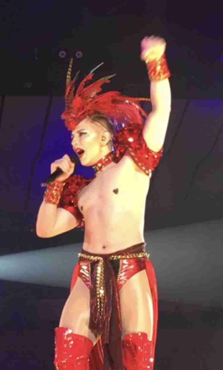 浜崎あゆみ、ハワイでの美脚ショット公開に「何しても可愛い」「マックが高級に見える」