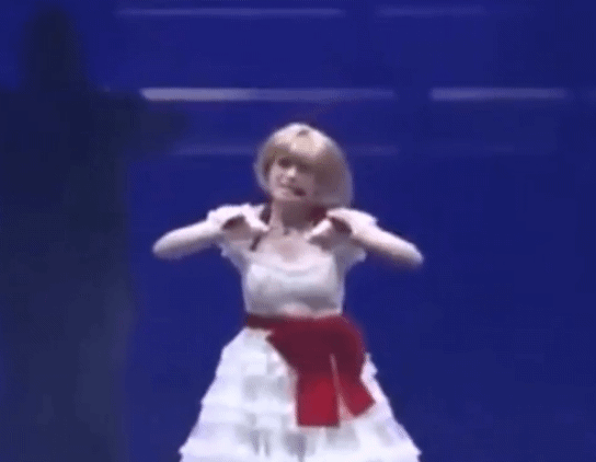 浜崎あゆみ、ハワイでの美脚ショット公開に「何しても可愛い」「マックが高級に見える」
