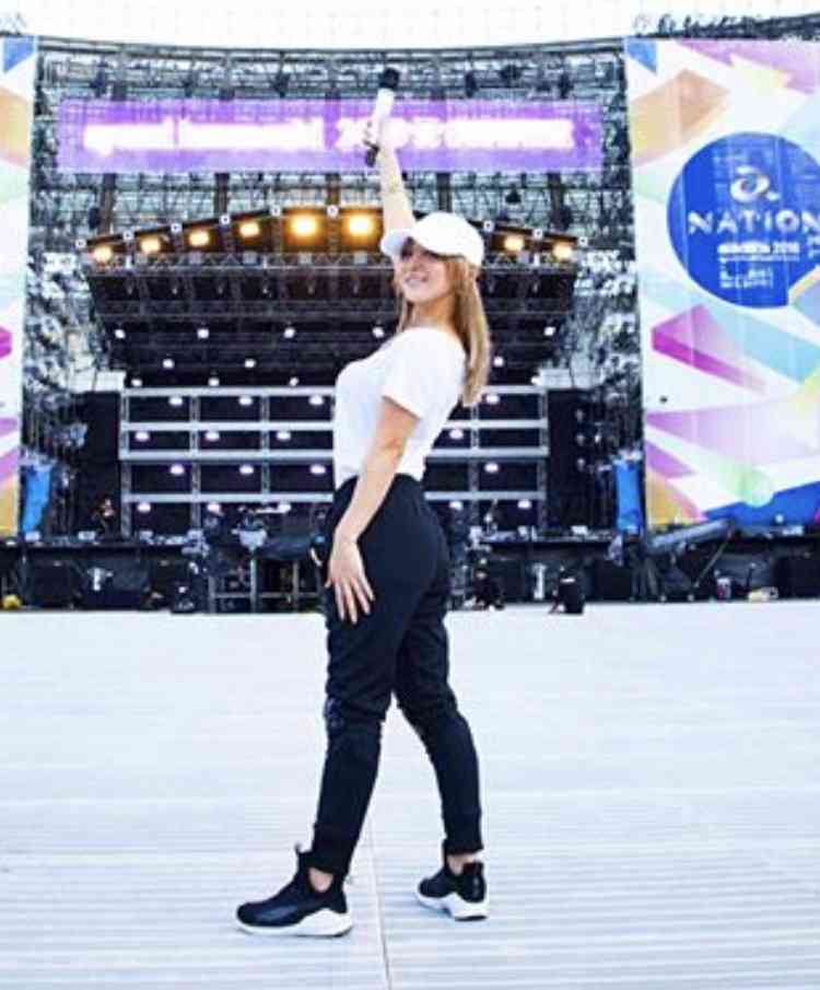 浜崎あゆみ、ハワイでの美脚ショット公開に「何しても可愛い」「マックが高級に見える」