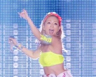 浜崎あゆみ、ハワイでの美脚ショット公開に「何しても可愛い」「マックが高級に見える」