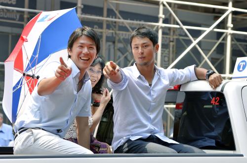 里田まい、夫・田中将大に伴われ球宴レッドカーペット　キュートな黒ワンピ姿