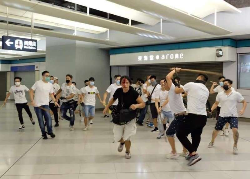 【香港デモ】香港の駅を覆面集団が攻撃、通勤客を殴る　45人が負傷
