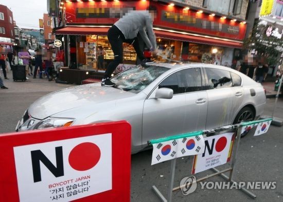 北朝鮮が飛翔体を2発発射、430キロ飛行　5月と同種の短距離弾道ミサイルか