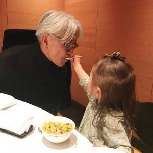 坂本龍一さんの孫娘がかわいすぎる!坂本美雨さんが「激萌え写真」を投稿